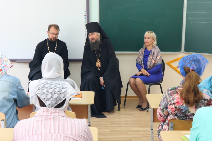 Правящий архиерей посетил педагогический совет преподавателей Югорской православной гимназии