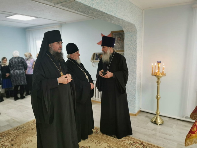 Его Преосвященство епископ Фотий встретился с православной общиной п. Мулымья и совершил молебен