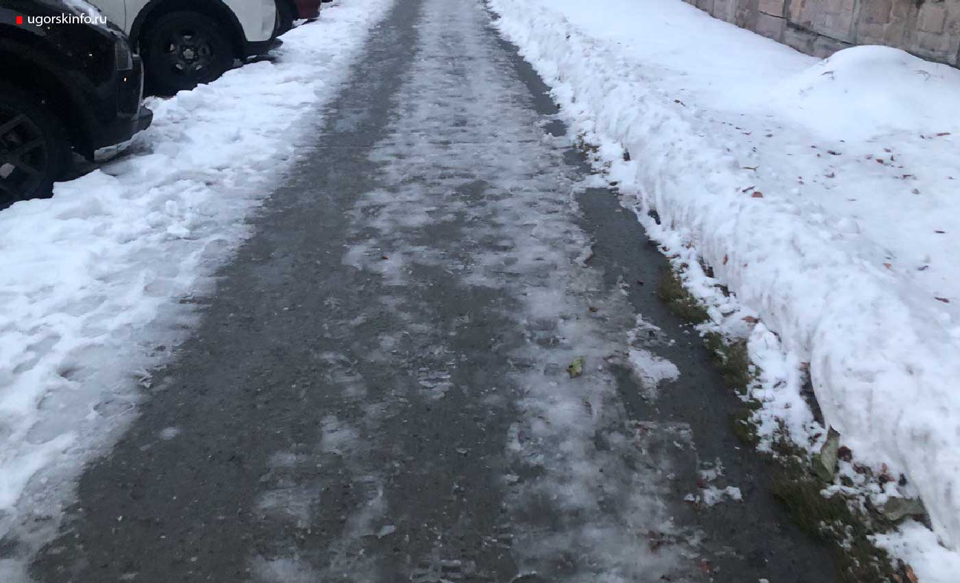 Ноябрь буквально с 1 числа ворвался в жизнь коммунальных служб города первым достаточно крупным снегопадом. Осадки, засыпав дороги и тротуары, вместе с тем вскрыли уже знакомые проблемы.