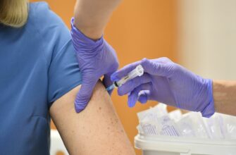 Главный врач Югорской городской больницы рассказал о риске возникновения тромбоза у переболевших COVID-19 и призвал вакцинироваться от коронавируса.