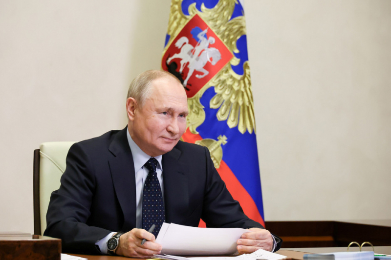 Владимир Путин поручил ускорить работу по повышению уровня жизни в новых регионах