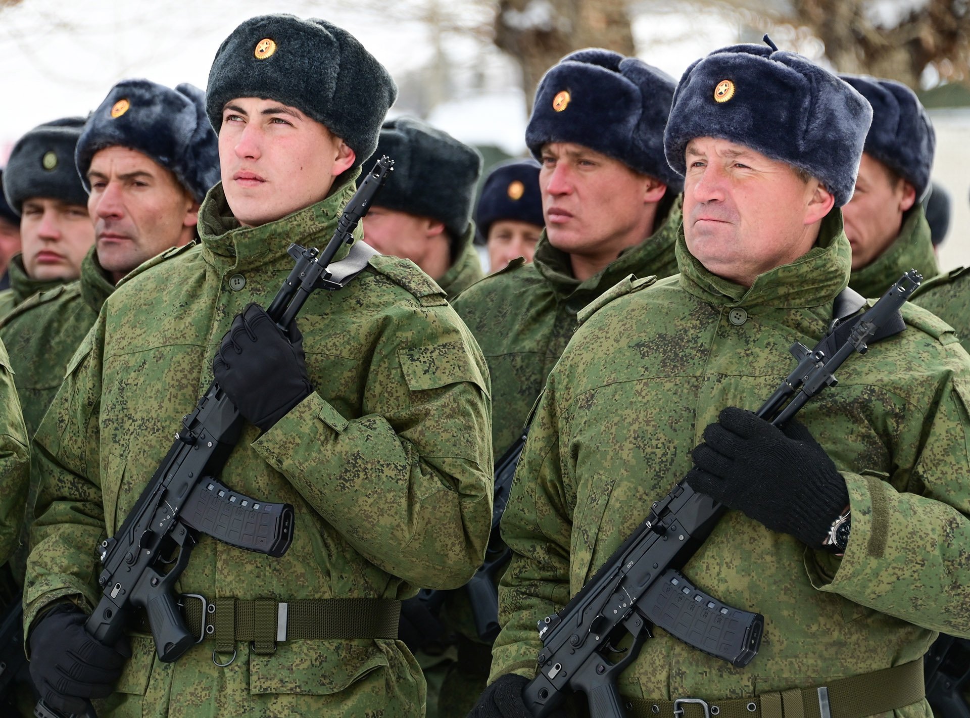 Какое денежное довольствие получают военнослужащие по контракту, проходящие службу в зоне СВО?