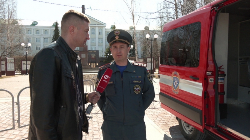 1 мая в Ханты-Мансийске все желающие познакомились с внутренним устройством спецмашин