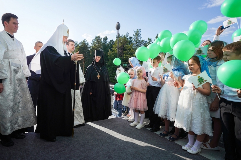 Патриарх Кирилл провел богослужение в сургутском монастыре в честь иконы Божией Матери