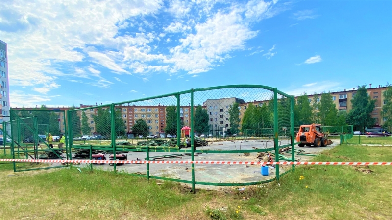 В Нефтеюганске строят 5 спортивных площадок