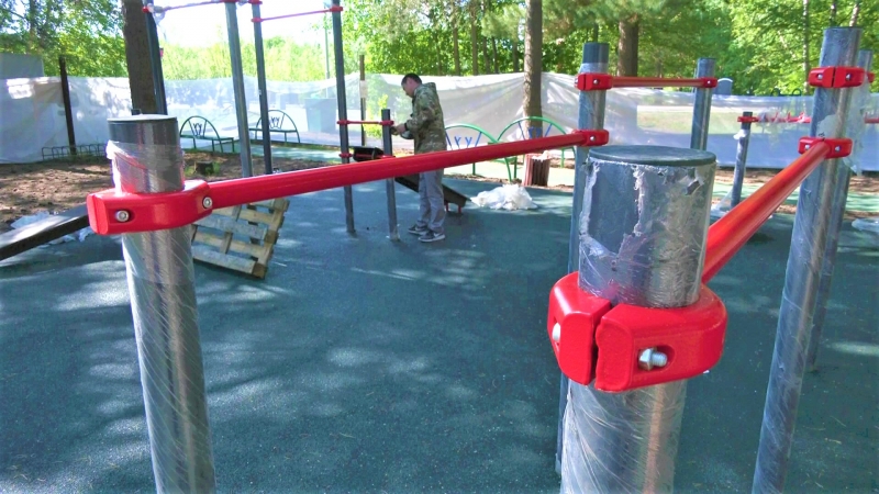 В парке «За Саймой» в Сургуте раньше срока закончили строить спортивную площадку