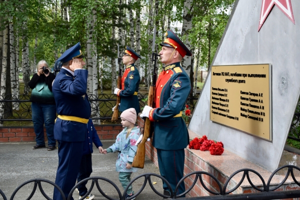 День авиации и 71-ю годовщину 763-го авиационного полка отметили в Югорске