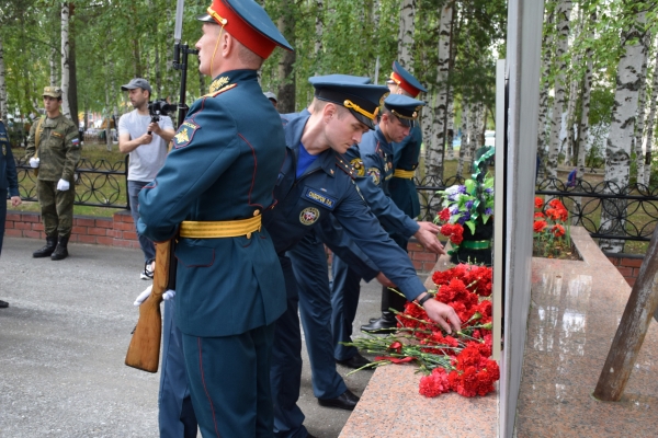 День авиации и 71-ю годовщину 763-го авиационного полка отметили в Югорске