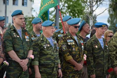 В Югорске состоялось торжественное собрание в честь Дня воздушно-десантных войск