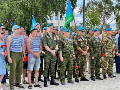 В Югорске состоялся торжественный митинг посвященный Дню Воздушно - десантных войск