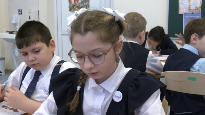 Сургутские школьники отправят письма военнослужащим