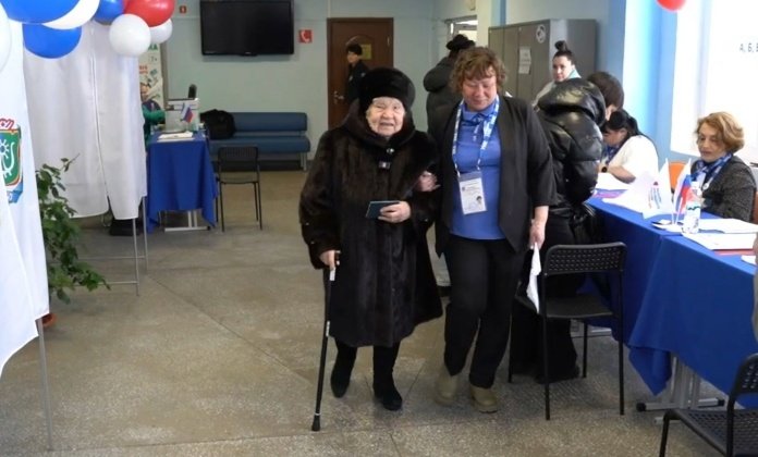 В Нягани проголосовала 98-летняя труженица тыла