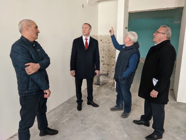 Алексей Харлов проинспектировал ход выполнения капитального ремонта школы № 2