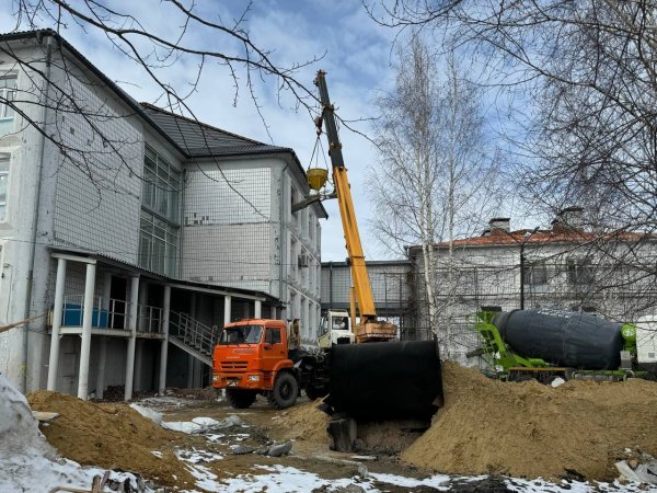 Алексей Харлов проинспектировал ход выполнения капитального ремонта школы № 2