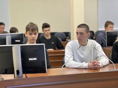 Гостями Думы города Югорска стали ребята 9 класса МБОУ СОШ № 5.