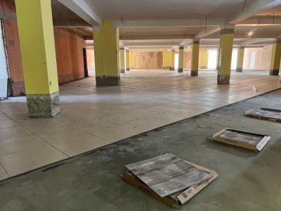 Ход капитального ремонта школы №2 общей площадью 15 тысяч квадратных метров оценили в Югорске члены рабочей группы партийного десанта.