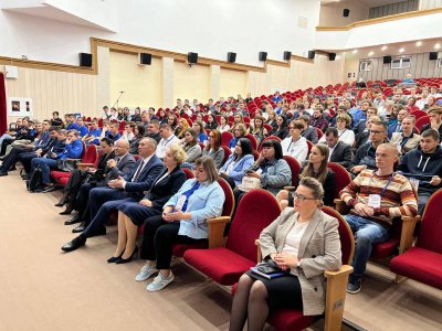 Сегодня в Центре культуры «Югра-презент» проходит окружной форум молодежи западной части Югры «Территория молодости».