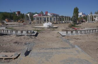 В Югорске продолжается реконструкция центрального сквера