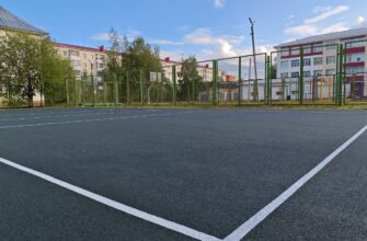 На спортплощадках на улицах Садовой и Мира обновили покрытие.