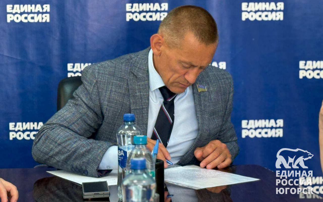 Вопросы, заданные жителями во время личного приема, взяты на контроль.
