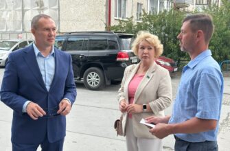 Депутаты Думы Югорска продолжают обходы своих избирательных округов. Вместе с ними в обследовании городских территорий участвуют глава города Алексей Харлов, председатель местного парламента Евгения Комисаренко и руководители профильных департаментов администрации.