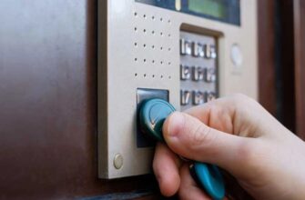 Новая схема обмана мошенники представляются сотрудниками организаций по обслуживанию домофонов и предлагают сменить код доступа.