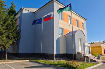Ремонт начался в июне, и сейчас сотрудники подрядной организации вносят последние штрихи. Изменилось цветовое решение фасада: вместо холодного голубого цвета здание перекрасили в теплые бежевый и оранжевый тона. Но самое главное — выполнено утепление. А это значит, что предстоящую зиму сотрудники пожарно-спасательного отряда встретят в комфорте и тепле. Ремонт здания выполняется по муниципальному контракту. На проведение всех работ направлена сумма в размере 10,4 млн рублей.
