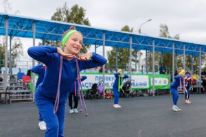 В Югорске прошел традиционный легкоатлетический забег «Бегущие сандалии»