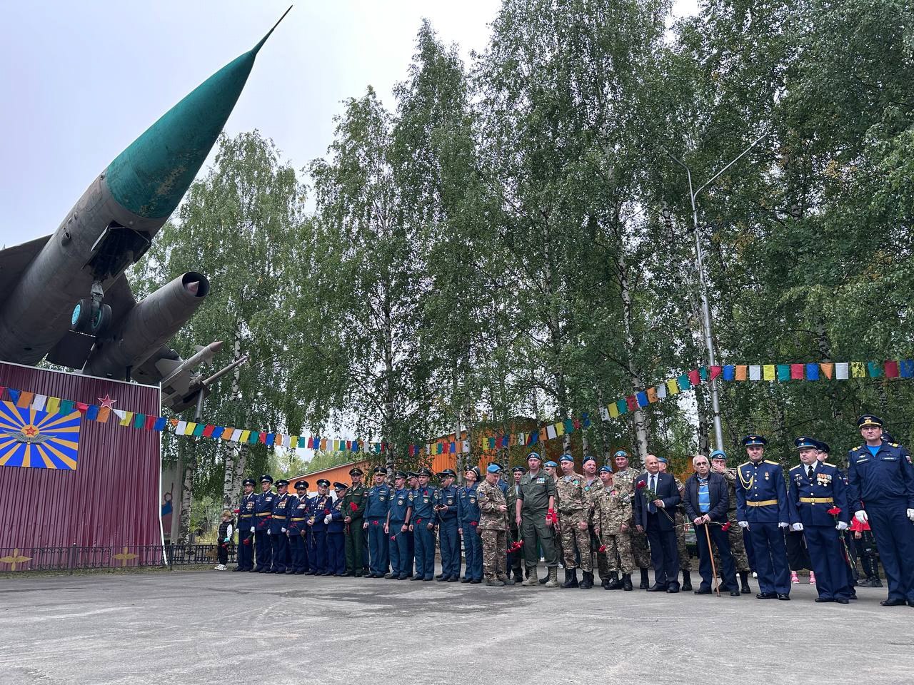 Яркий праздник в Югорске-2: 62 года микрорайону и День воздушного флота России!