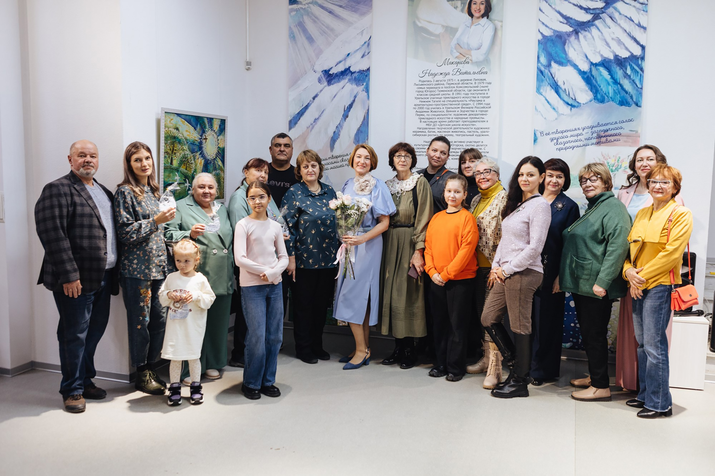 Выставка художницы Надежды Макаровой уникальна тем, что работы выполнены в различных техниках, от живописи до керамики.