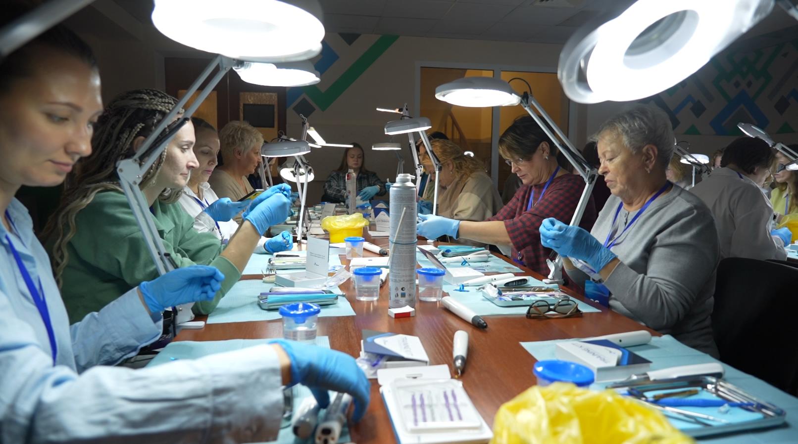 Во время мастер-класса «Логичная эндодонтия» стоматологи оттачивали свое мастерство в технике обработки корневых каналов.