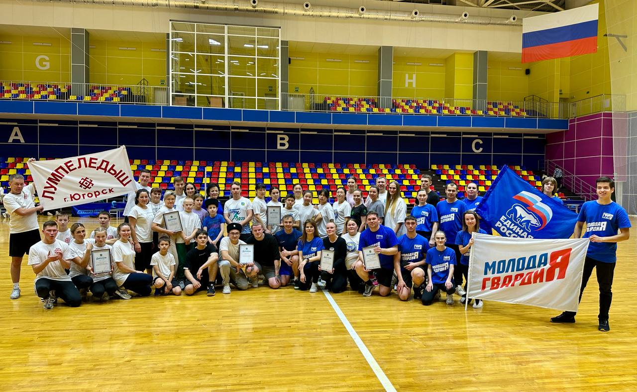 Активисты «Молодой гвардии» приняли участие в Веселых стартах.