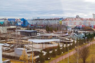 После реконструкции городской сквер преобразился до неузнаваемости: появились уютные места для отдыха и развлечений, увлекательные игровые зоны, впечатляющие арт-объекты и инсталляции, современные спортивные площадки.