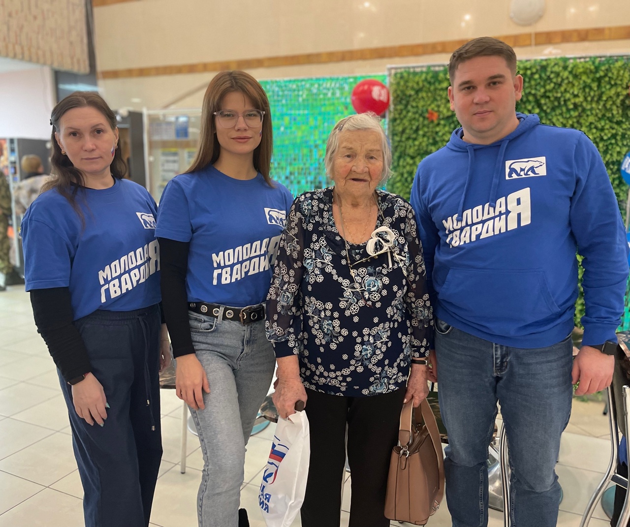 День народного единства в Югорске: молодогвардейцы провели серию патриотических акций!