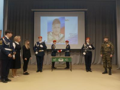 В школе №2 открыли «Парту Героя» в честь выпускника Максима Лянгазова, погибшего в зоне СВО