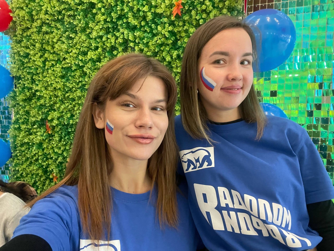 Активисты Молодой Гвардии Югорска посетили игру «Серебряная лига КВН» в День народного единства