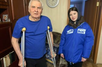 В канун самого волшебного праздника активисты «Молодой Гвардии Югорска» провели по-настоящему душевную акцию. Они лично поздравили ветеранов труда и пожилых людей с наступающим Новым годом, подарив не только подарки, но и частичку своего сердечного тепла.