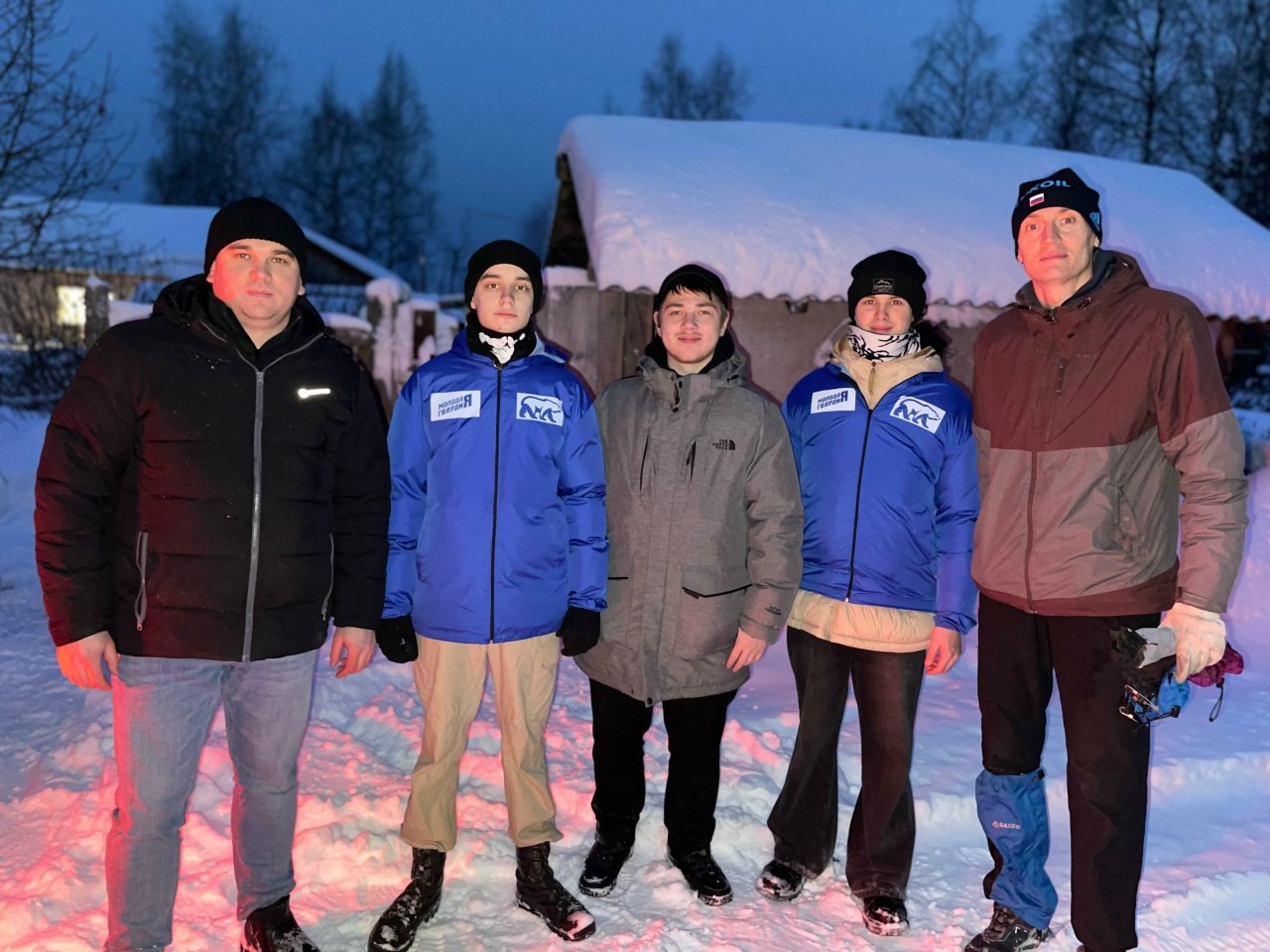 На днях активисты Молодой Гвардии Югорска и студенты Югорского политехнического колледжа провели акцию, направленную на поддержку пожилых людей. В рамках этой инициативы ребята оказали адресную помощь пенсионерам, которые столкнулись с трудностями при переезде.