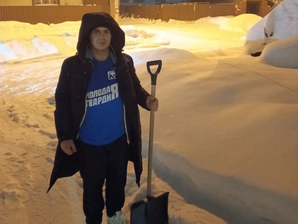 На этот раз наши ребята оказали адресную помощь семье участника специальной военной операции. Мы знаем, как важно поддерживать тех, кто защищает нашу страну, и стараемся внести свой вклад в их жизнь.