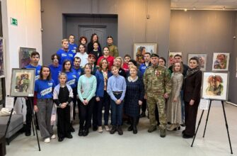 Патриотизм и искусство: в Югорске открылась пронзительная выставка «Я вернусь!»