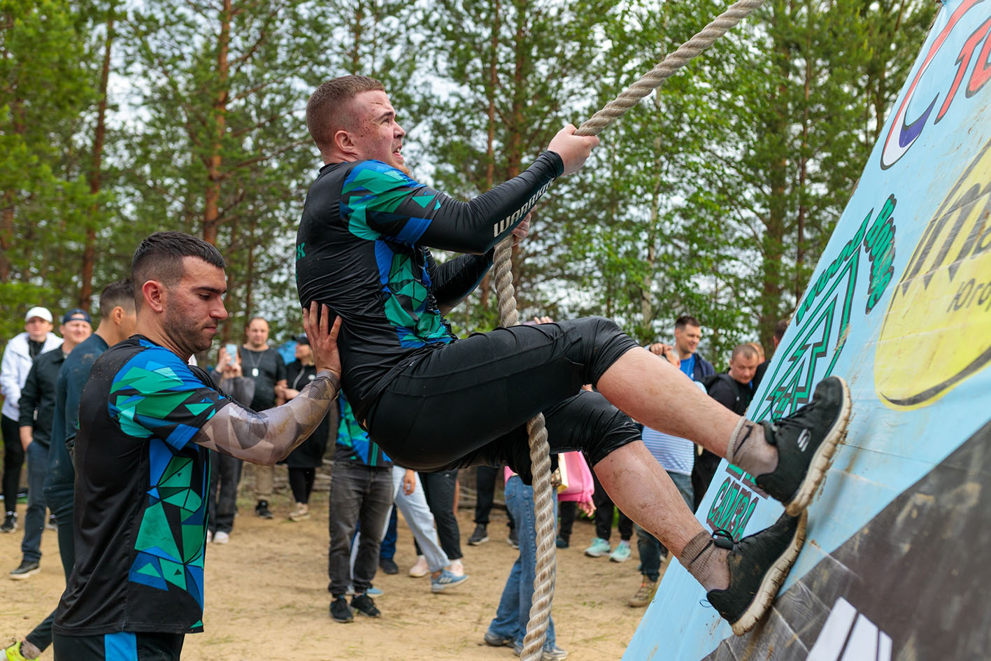 Экстремальный забег «Вызов»: благодаря поддержке гранта губернатора Югры организаторы обновили полосу препятствий и добавили этапы.